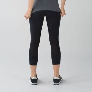 Lululemon Pace Rival Crop *22"
Black